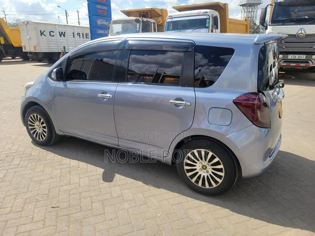 Toyota Ractis 2010 Blue