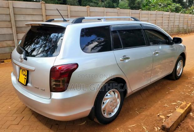 Toyota Corolla Fielder 2011 Silver