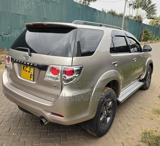 Toyota Fortuner 2009 Gold