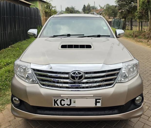 Toyota Fortuner 2009 Gold