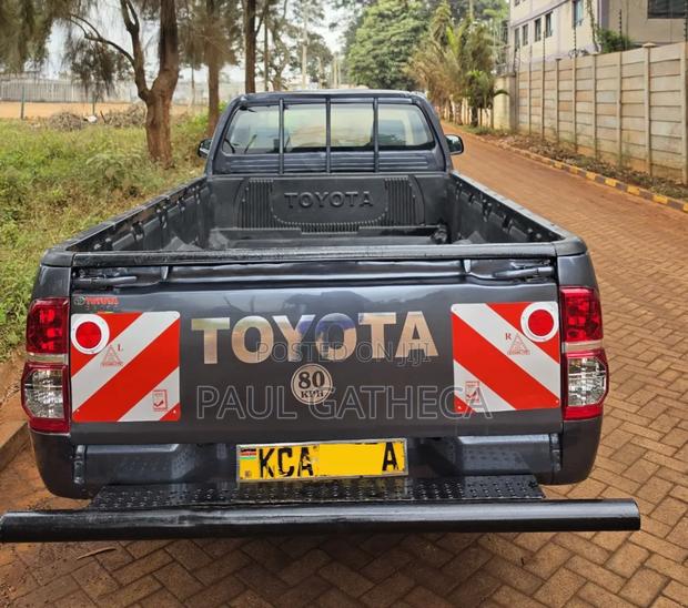 Toyota Hilux 2014 Gray