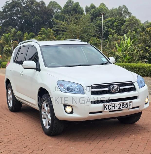 Toyota RAV4 2011 White