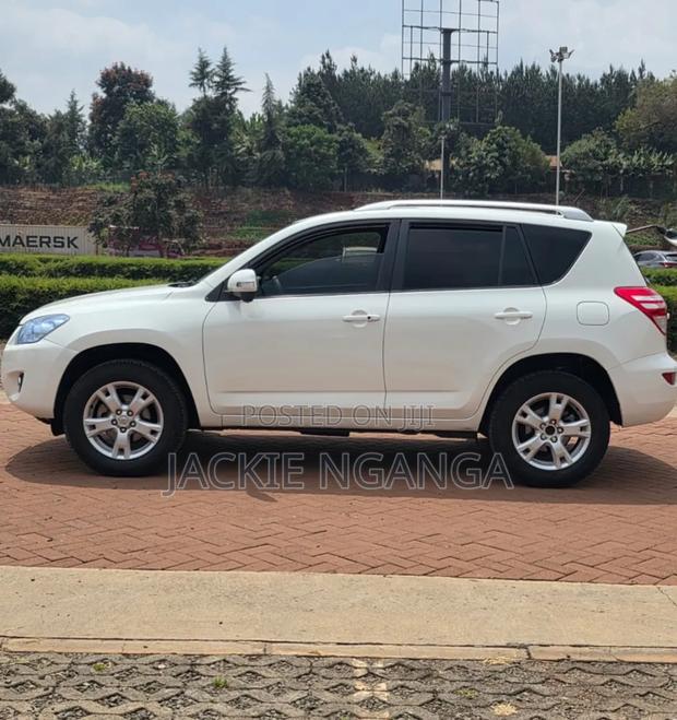 Toyota RAV4 2011 White