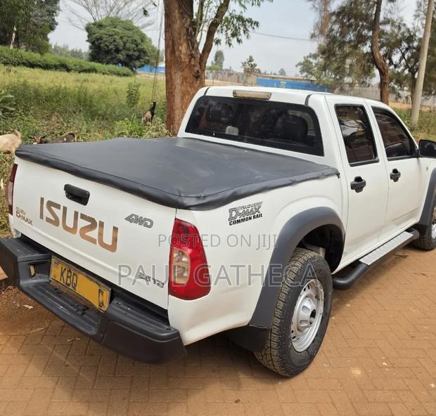 Isuzu D-MAX 2011 White