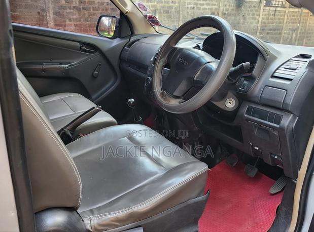 Isuzu D-MAX 2014 Gray