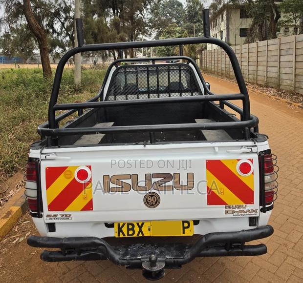 Isuzu D-MAX 2013 White