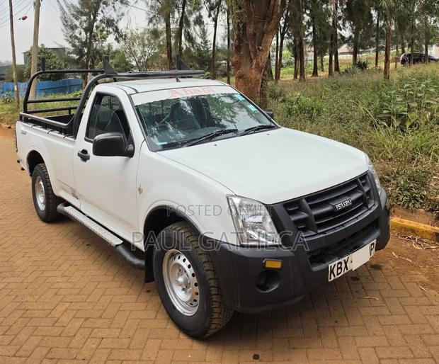 Isuzu D-MAX 2013 White