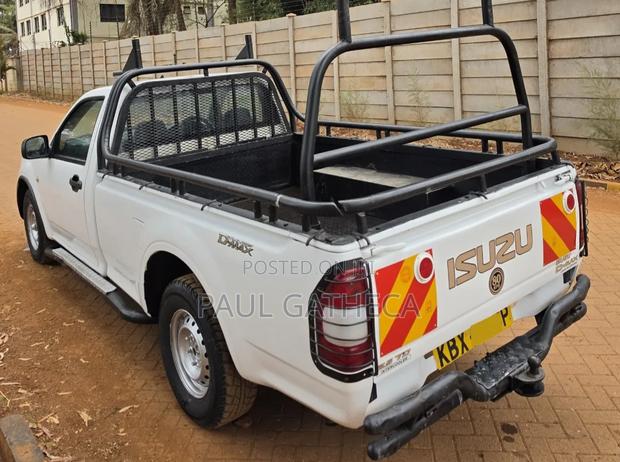 Isuzu D-MAX 2013 White