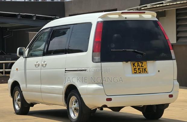 Toyota TownAce 2000 White