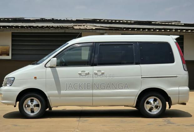 Toyota TownAce 2000 White