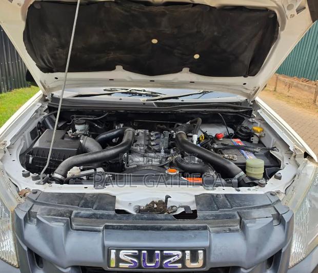 Isuzu D-MAX 2016 White