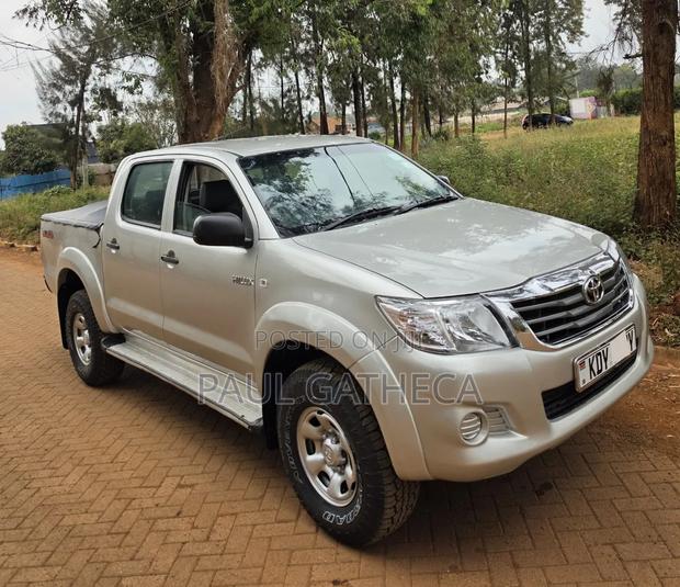 Toyota Hilux 2012 Gold