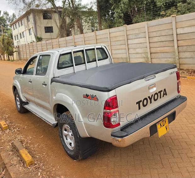 Toyota Hilux 2012 Gold