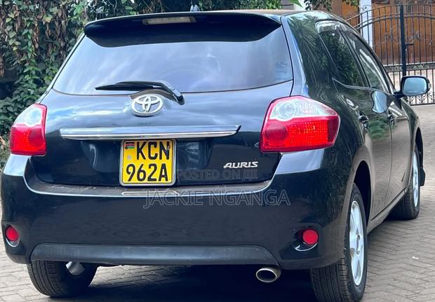 Toyota Auris 2011 Black