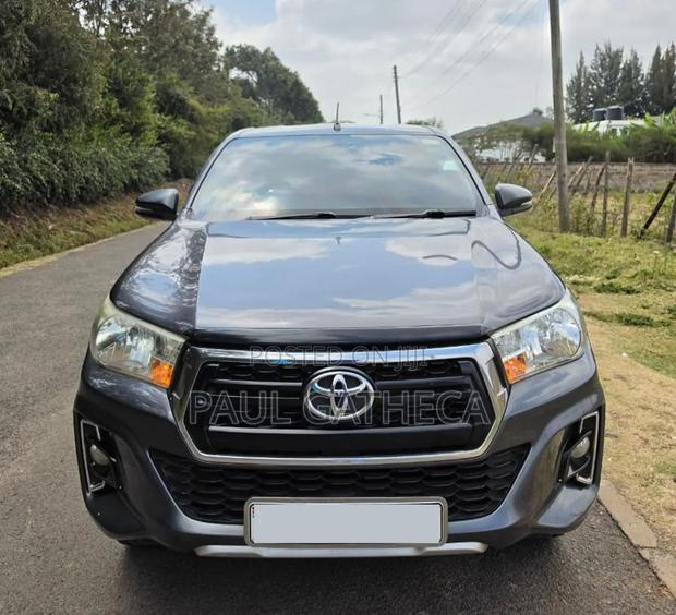 Toyota Hilux 2020 Gray