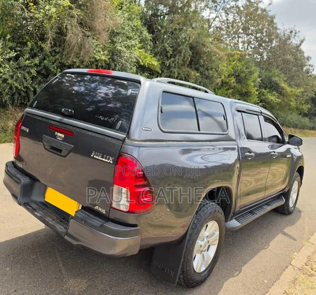 Toyota Hilux 2020 Gray