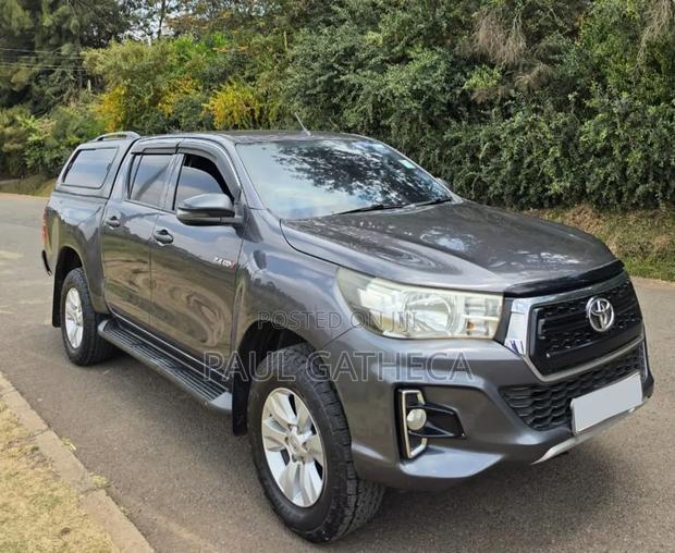 Toyota Hilux 2020 Gray