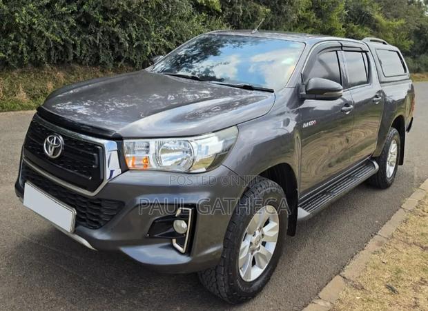 Toyota Hilux 2020 Gray