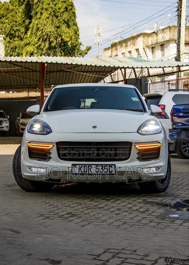 Porsche Cayenne 2017 White