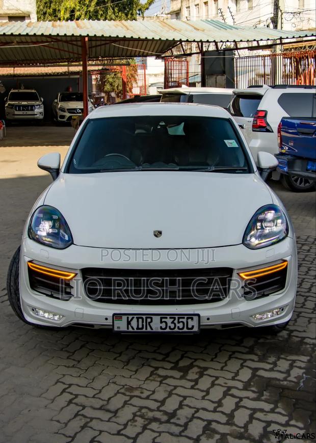 Porsche Cayenne 2017 White