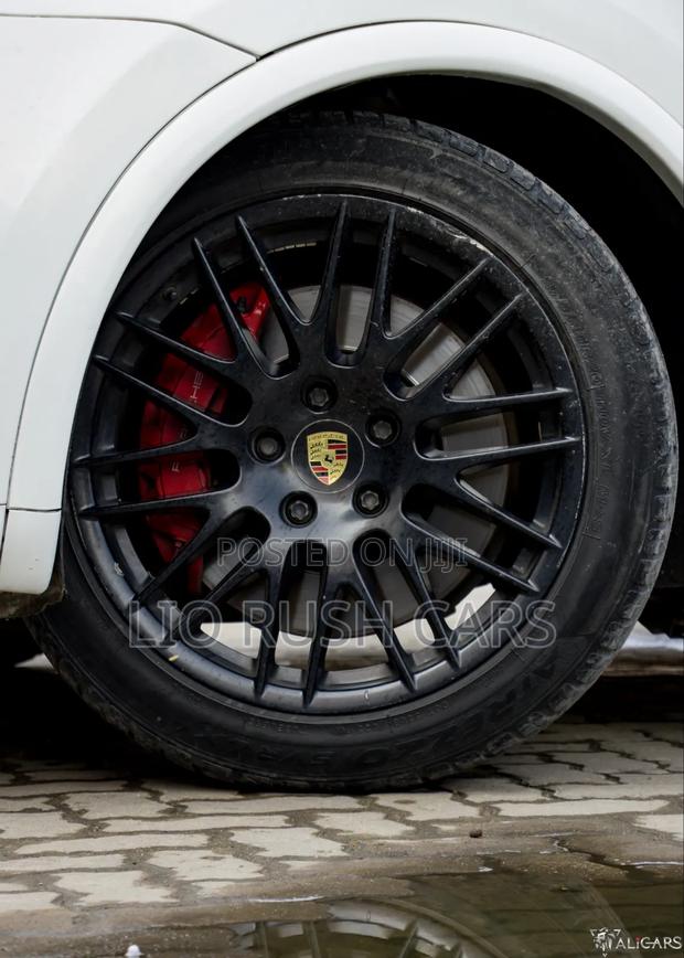 Porsche Cayenne 2017 White