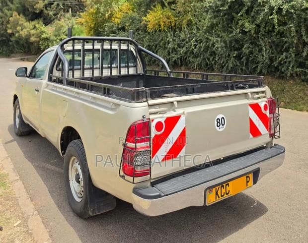Toyota Hilux 2014 Gold