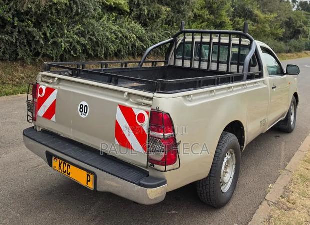 Toyota Hilux 2014 Gold