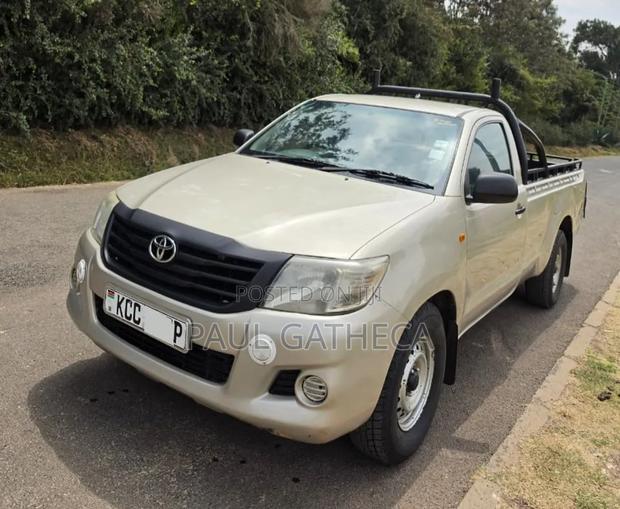 Toyota Hilux 2014 Gold