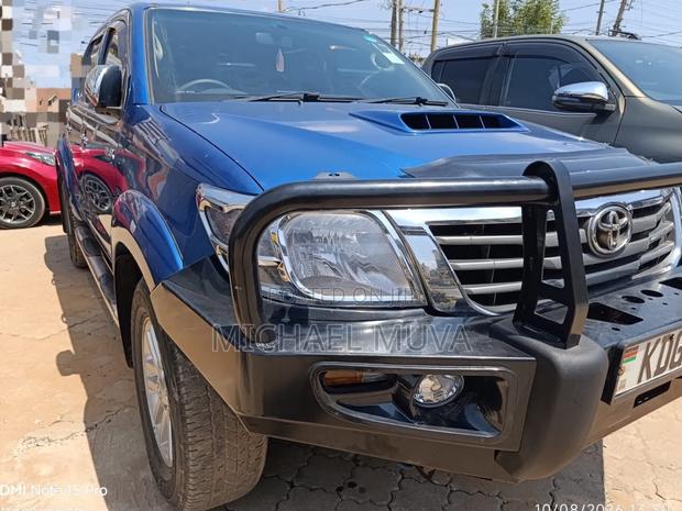 Toyota Hilux 3.0 D-4D 4x4 2014 Blue