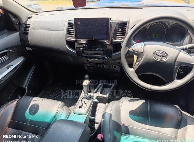 Toyota Hilux 3.0 D-4D 4x4 2014 Blue