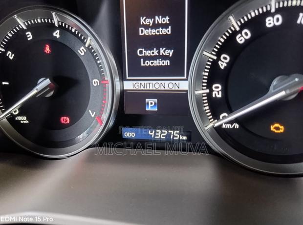 Toyota Land Cruiser 4.6 V8 ZX 2015 Pearl