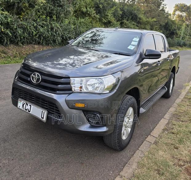 Toyota Hilux 2016 Gray
