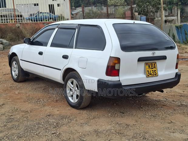 Toyota Corolla 2001 White