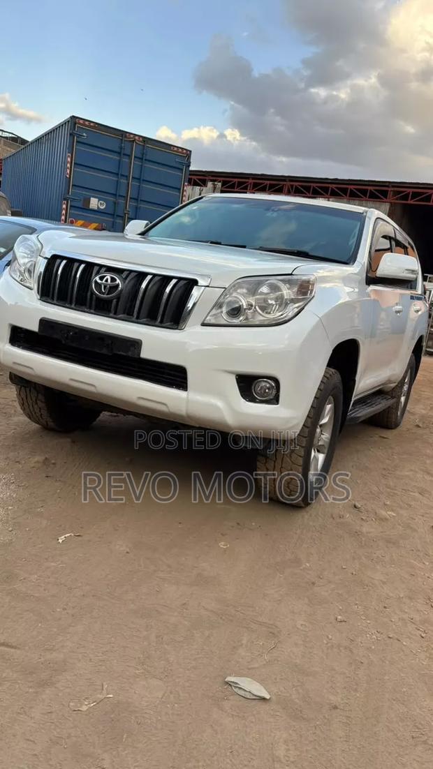 Toyota Land Cruiser 2010 White
