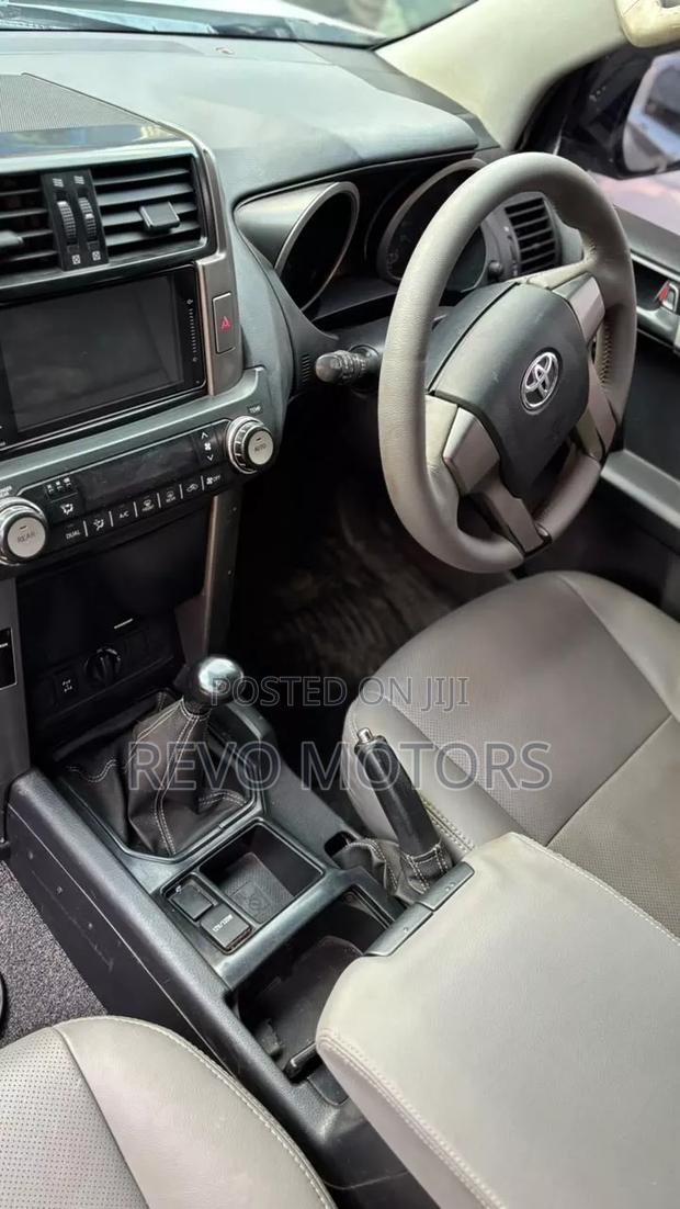 Toyota Land Cruiser 2010 White