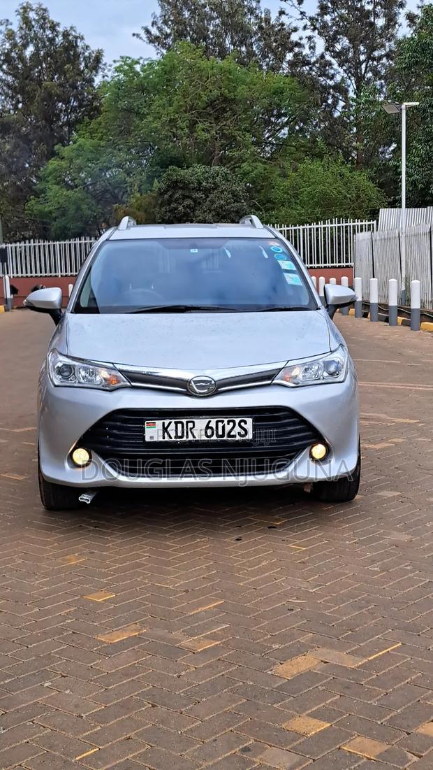 Toyota Corolla Fielder 2017 Silver