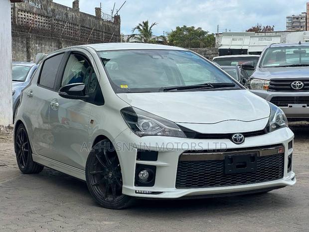 Toyota Vitz 1.5 FWD 5dr 2019 Pearl