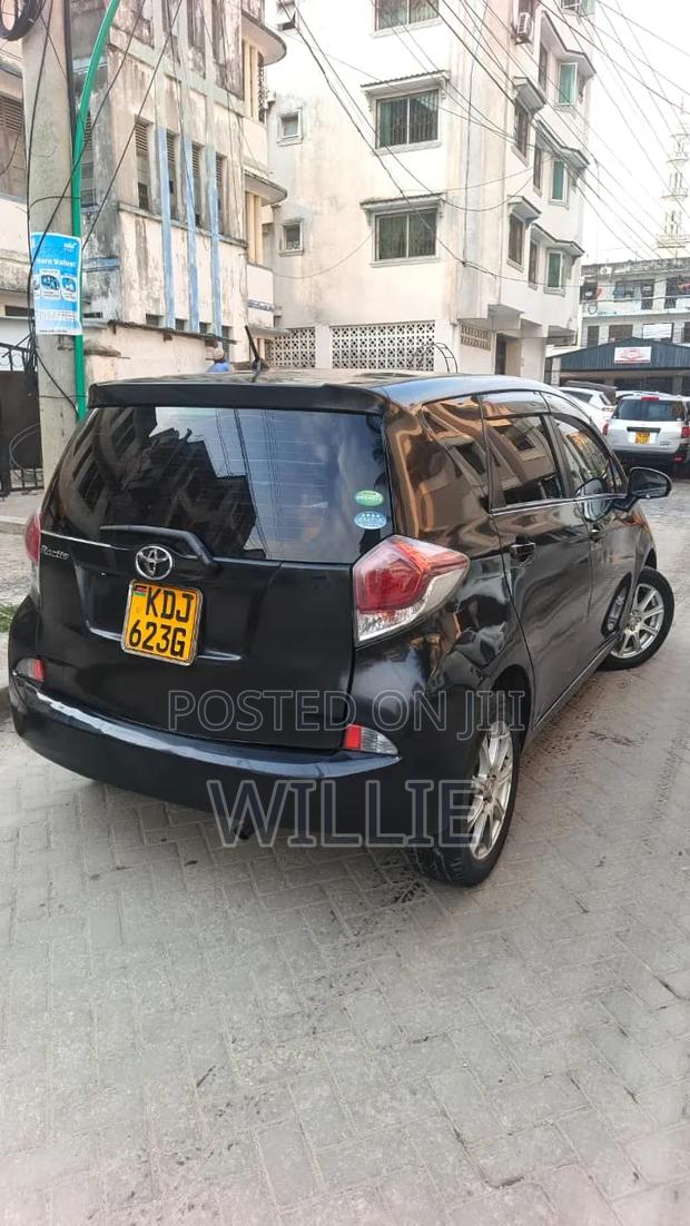 Toyota Ractis 2015 Black
