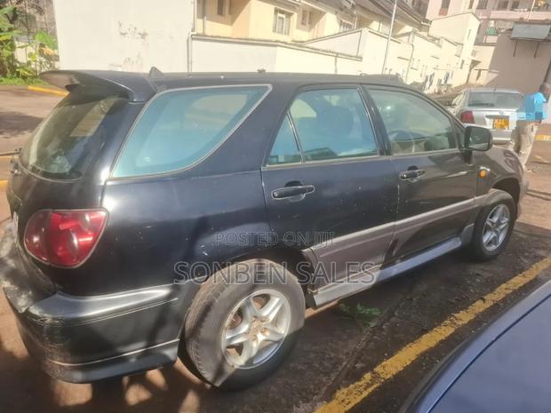 Toyota Harrier 3.0 V6 2001 Black