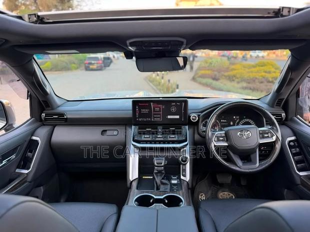 Toyota Land Cruiser 3.3 Diesel 4WD 2022 White
