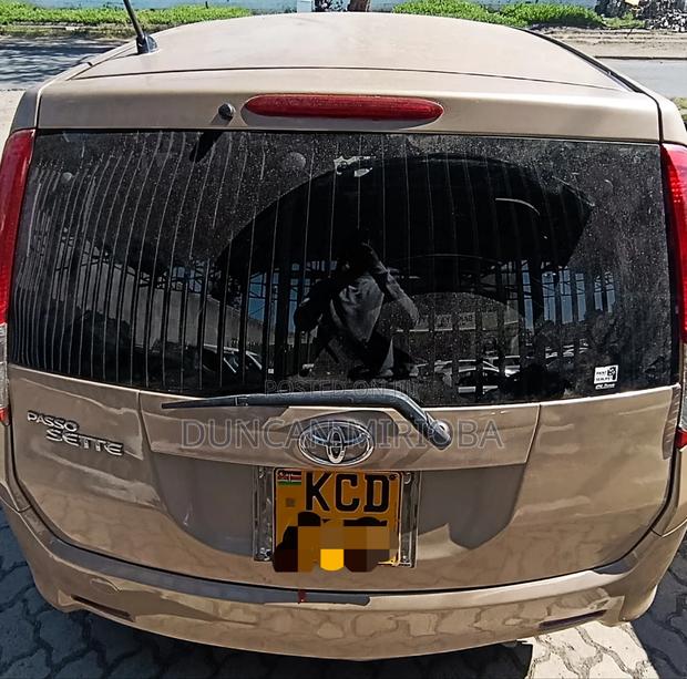 Toyota Passo Sette 2008 Gold