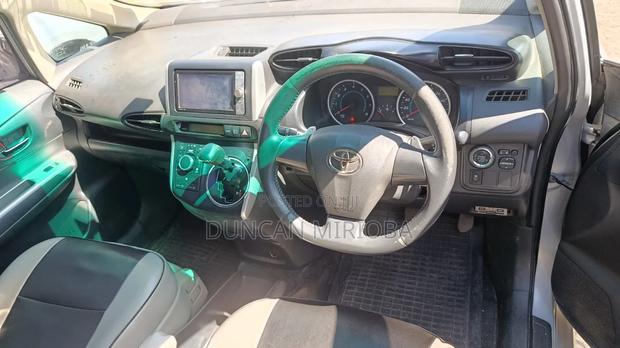 Toyota Wish 2012 Gray