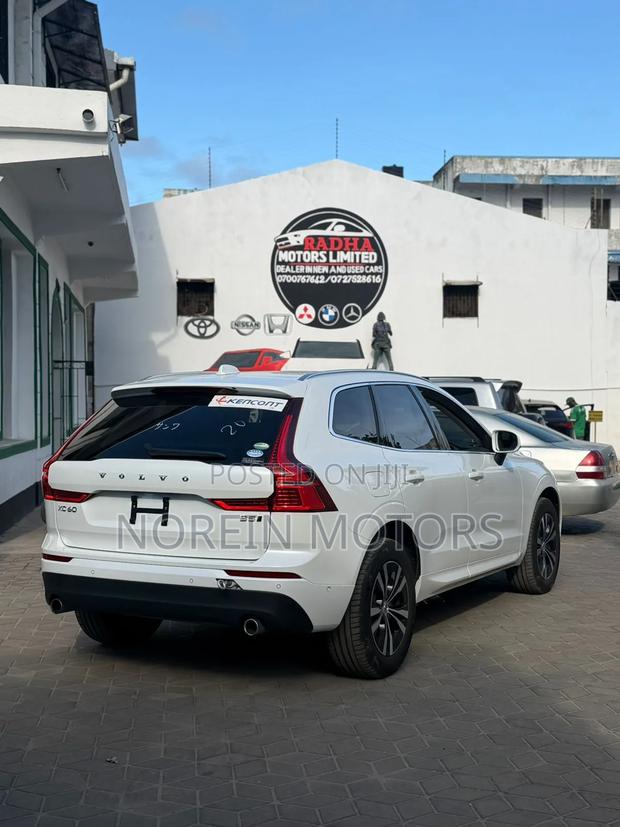 Volvo XC60 2020 Off white