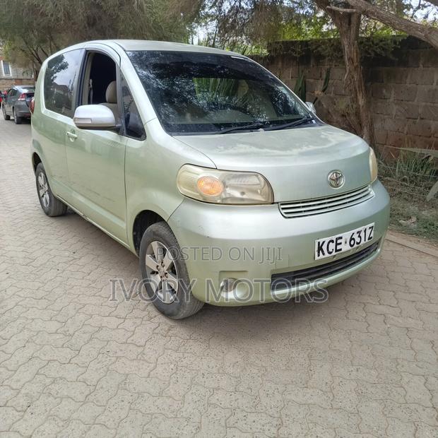 Toyota Porte 2008 Green