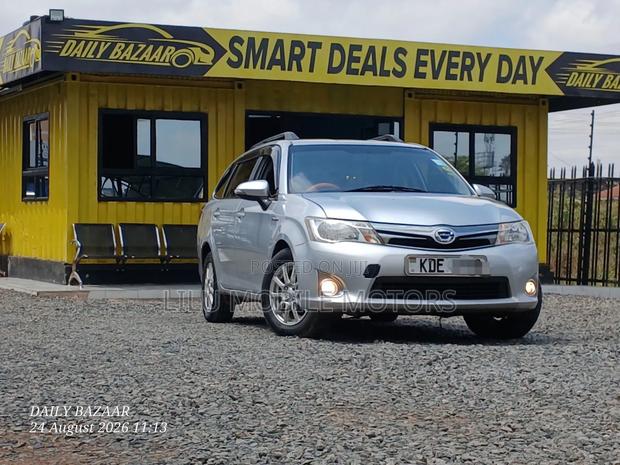 Toyota Corolla Fielder 2015 Silver
