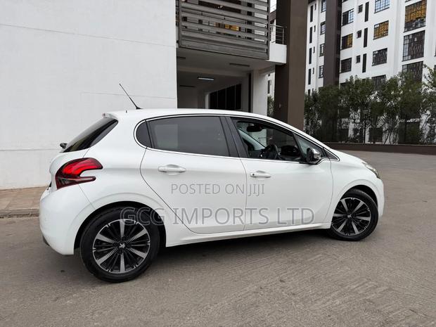 Peugeot 208 2019 White