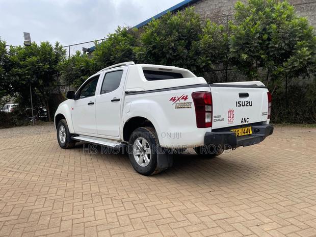 Isuzu D-MAX 2015 White
