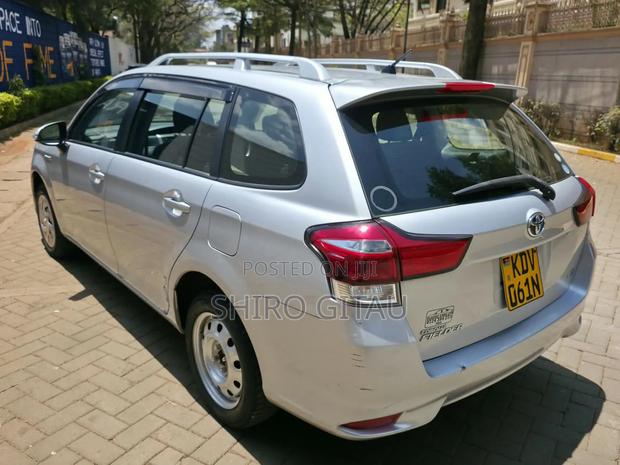 Toyota Corolla Fielder 2018 Silver