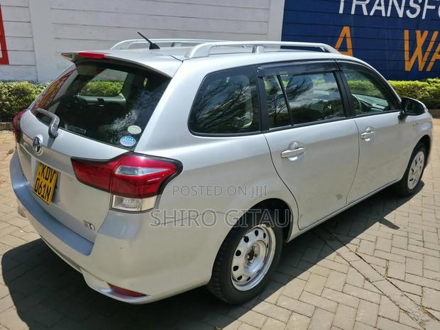 Toyota Corolla Fielder 2018 Silver