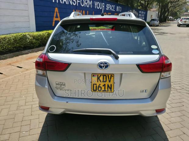 Toyota Corolla Fielder 2018 Silver